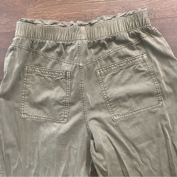 Old Navy HR soft Utility arboret green ruffle waist pants size small - Picture 3 of 6
